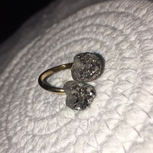 LIKE NEW Sparkly Natural Rock Ring 🖤!!